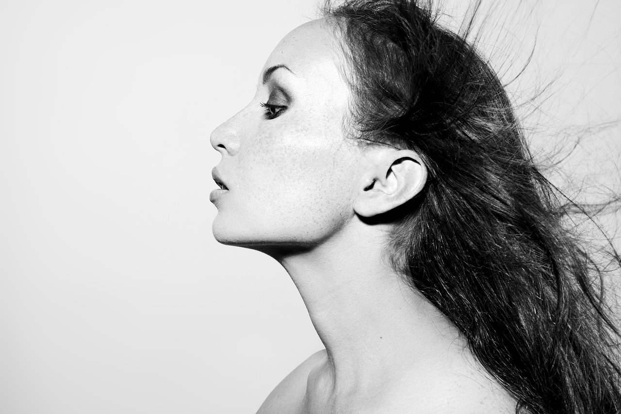découvrez nos conseils et produits essentiels pour prendre soin des cheveux endommagés. réparez, nourrissez et revitalisez votre chevelure grâce à des soins adaptés et efficaces, pour retrouver douceur et brillance.