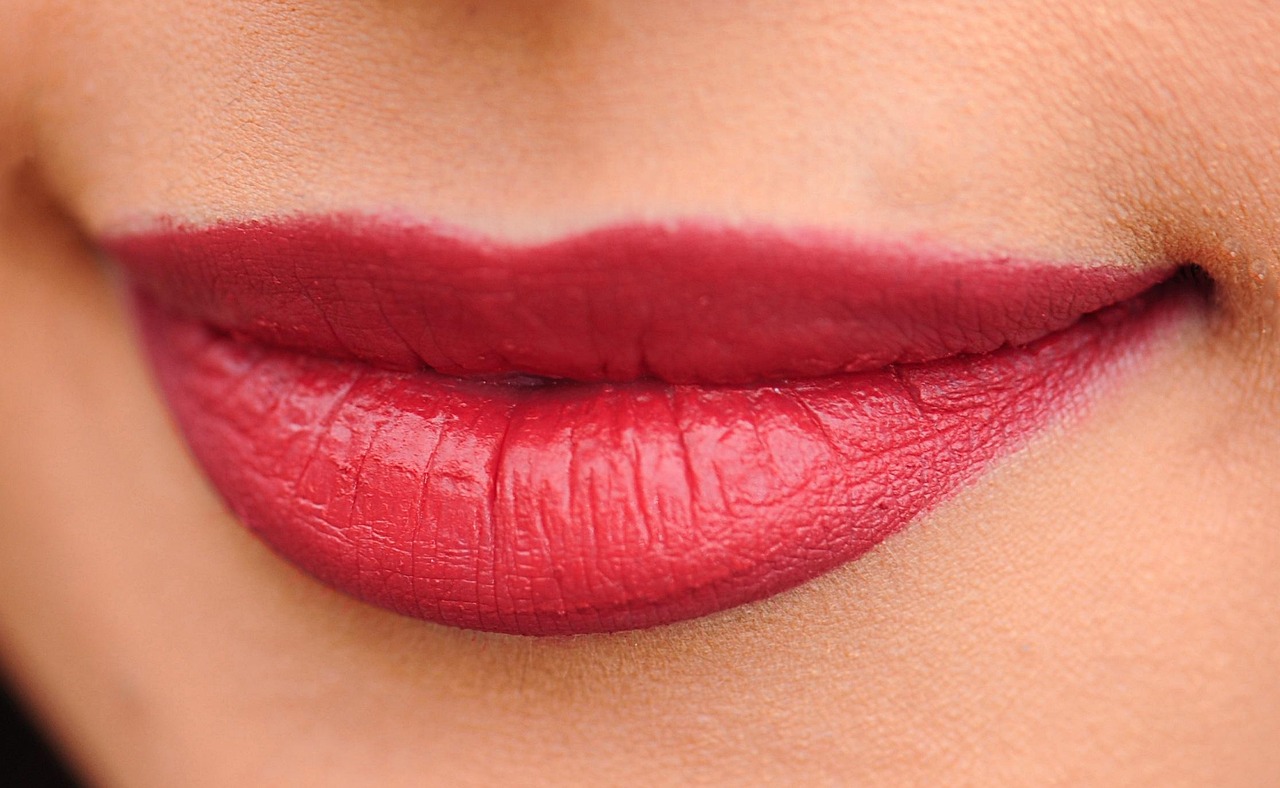 découvrez l'importance du démaquillage pour une peau saine et éclatante. apprenez les meilleures techniques et produits pour enlever efficacement le maquillage tout en préservant l'hydratation et la douceur de votre peau.