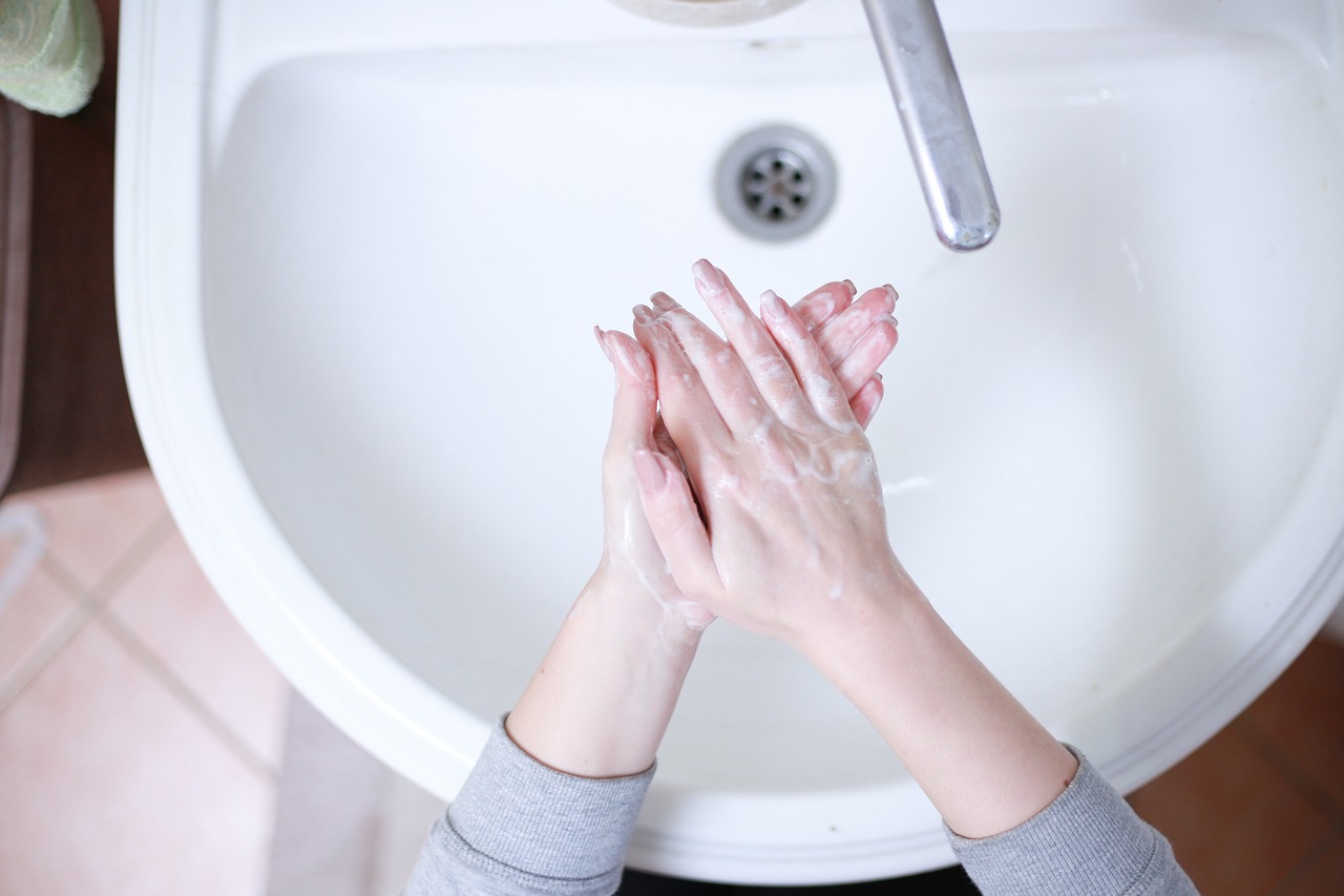 découvrez notre routine idéale pour les peaux grasses : des conseils et des produits adaptés pour réguler l'excès de sébum tout en hydratant votre peau. transformez votre peau grâce à des étapes simples et efficaces pour un teint éclatant et sans brillance.