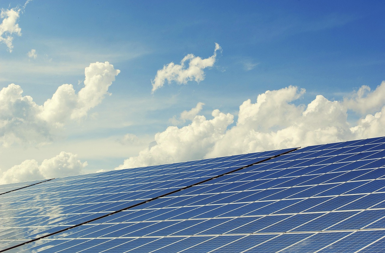 découvrez tout sur l'énergie : ses formes, ses sources renouvelables et non renouvelables, son importance dans la vie quotidienne et les innovations pour une consommation plus durable.