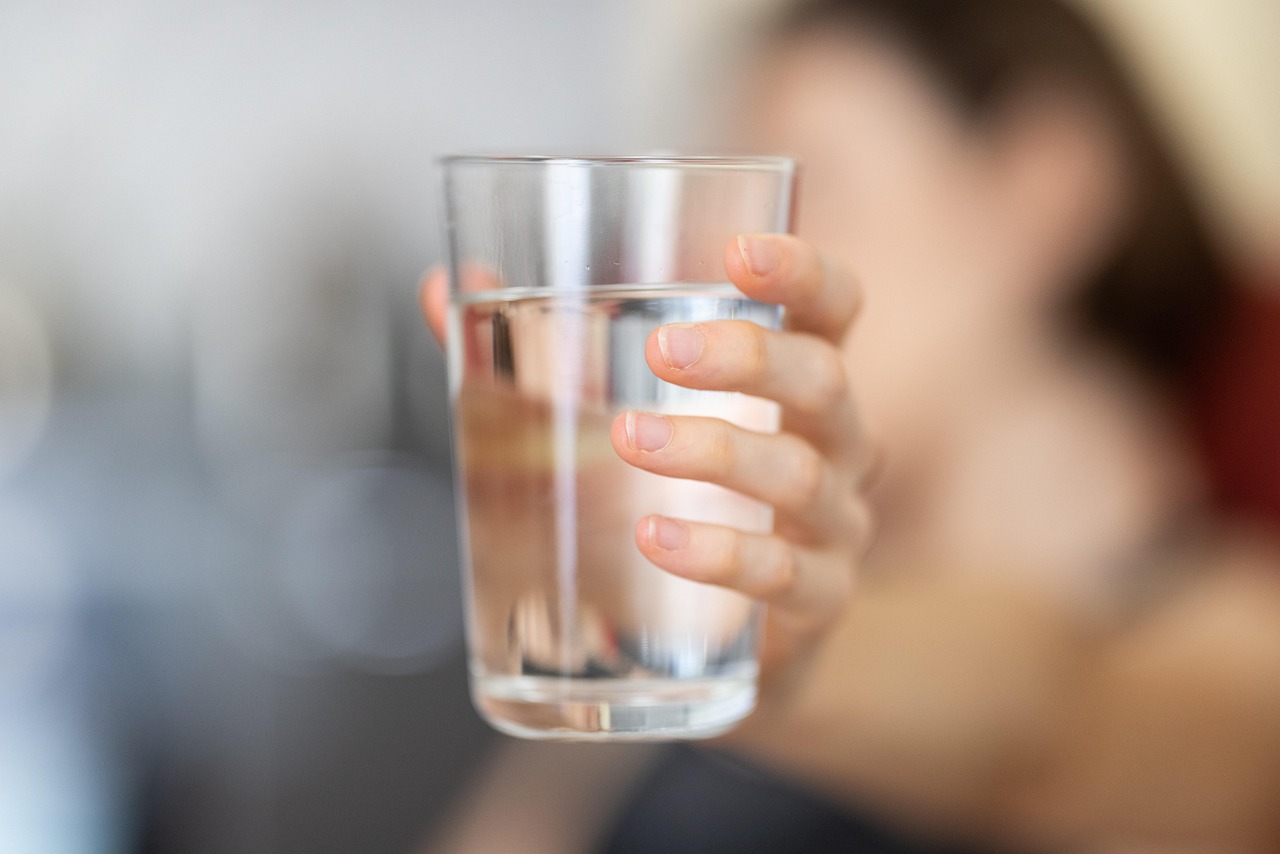 découvrez l'importance de l'hydratation pour votre santé et votre bien-être. apprenez des astuces et des conseils pratiques pour rester hydraté tout au long de la journée grâce à des boissons, des aliments et des habitudes simples.