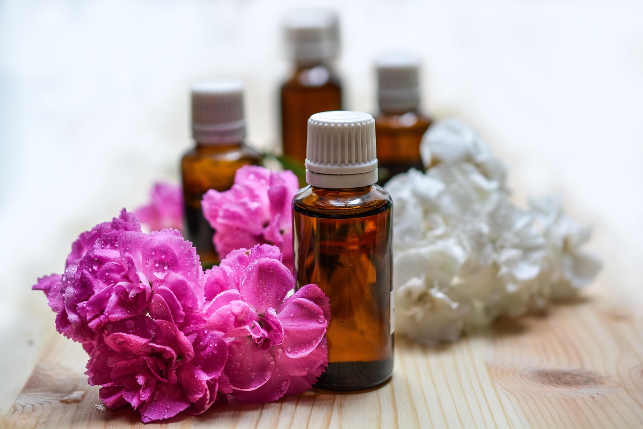 découvrez les bienfaits des huiles essentielles : utilisation, conseils d’aromathérapie, vertus naturelles et astuces santé pour améliorer votre bien-être au quotidien.